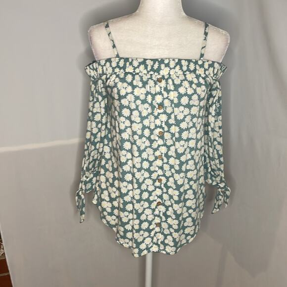 IZ Byer green and white floral off the shoulder top - Picture 1 of 8